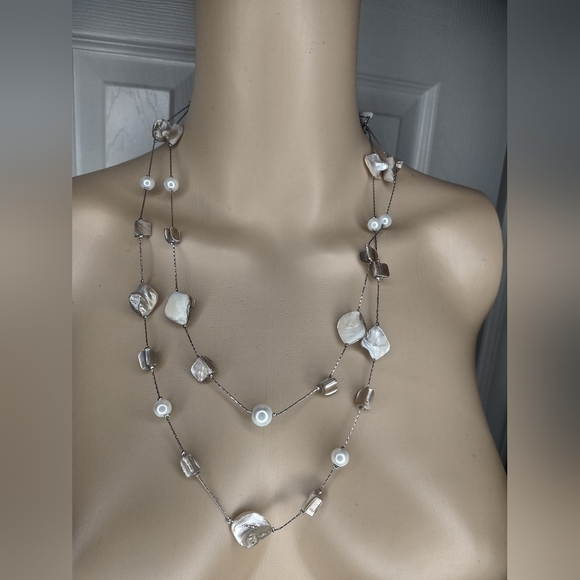 unbranded Jewelry - Women's white shell necklace